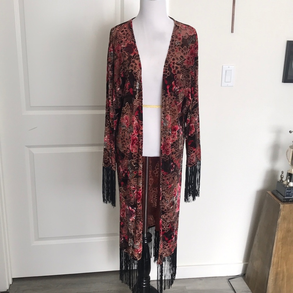 ❌SOLD❌ Multicolored floral velvet duster with fringe